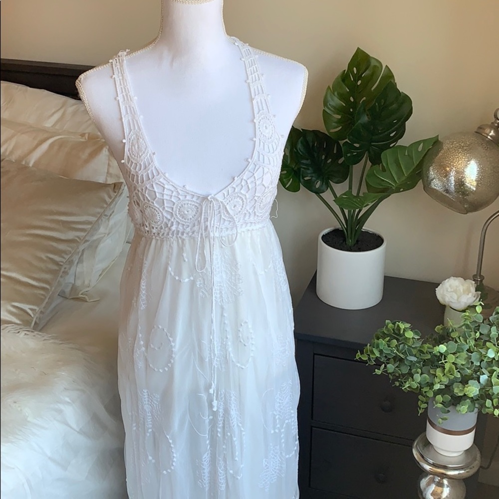 Beautiful White Lace Beach Dress w Crochet Top - Picture 3 of 9
